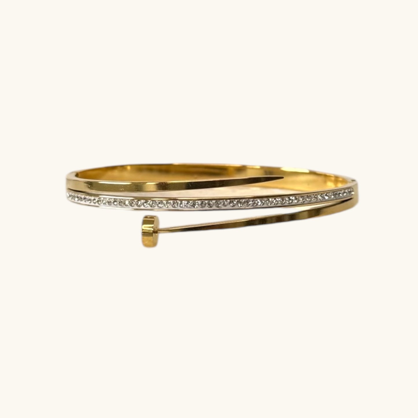 Elegant Gold-Plated Bangles with Premium Crystal Accents – Sophisticated Jewelry for Every Occasion